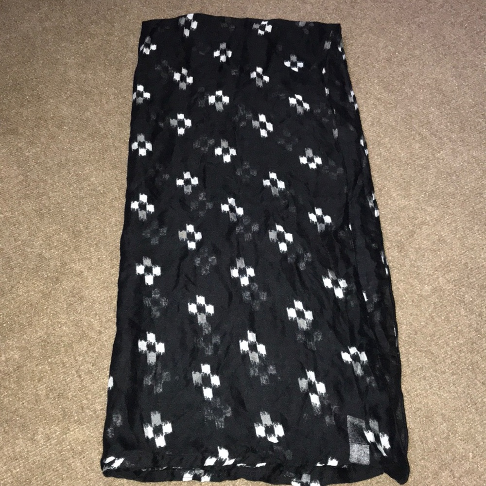 White / Black Infinity Scarf - OLD NAVY